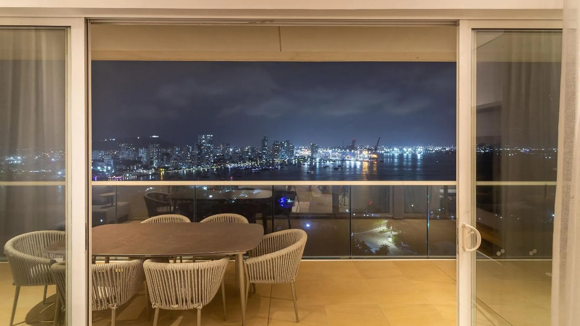 Condominio H2 Cartagena Apartment